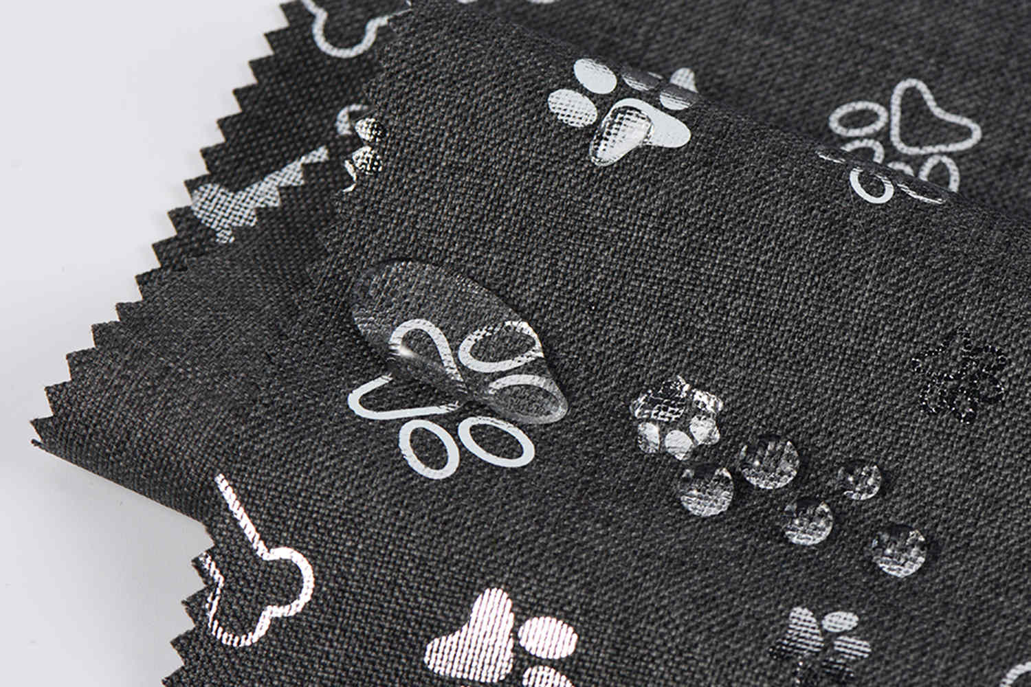 PU dilapisi 600d 68t kation dengan cetakan perak